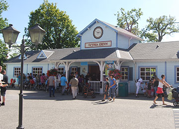 Le train des aventuriers au parc d'attraction Le PAL en Auvergne Rhône Alpes