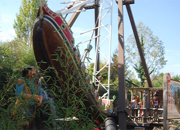 Le bateau pirate au parc de loisirs Le PAL en Auvergne-Rhône-Alpes